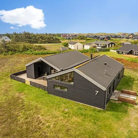 Semesterbostad Spacious W Game & Terrace Sj107